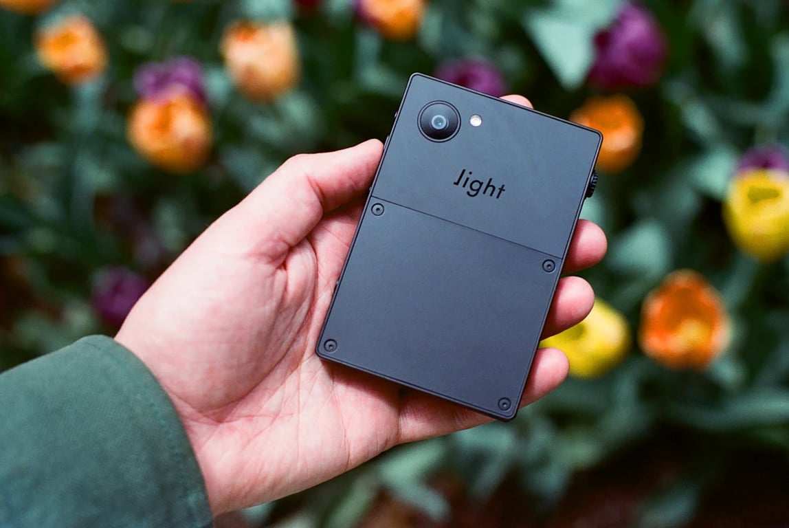 Ce que le Light Phone 3 devient, version après version